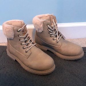 Rouge helium boots size 8. Barely worn and super comfortable!